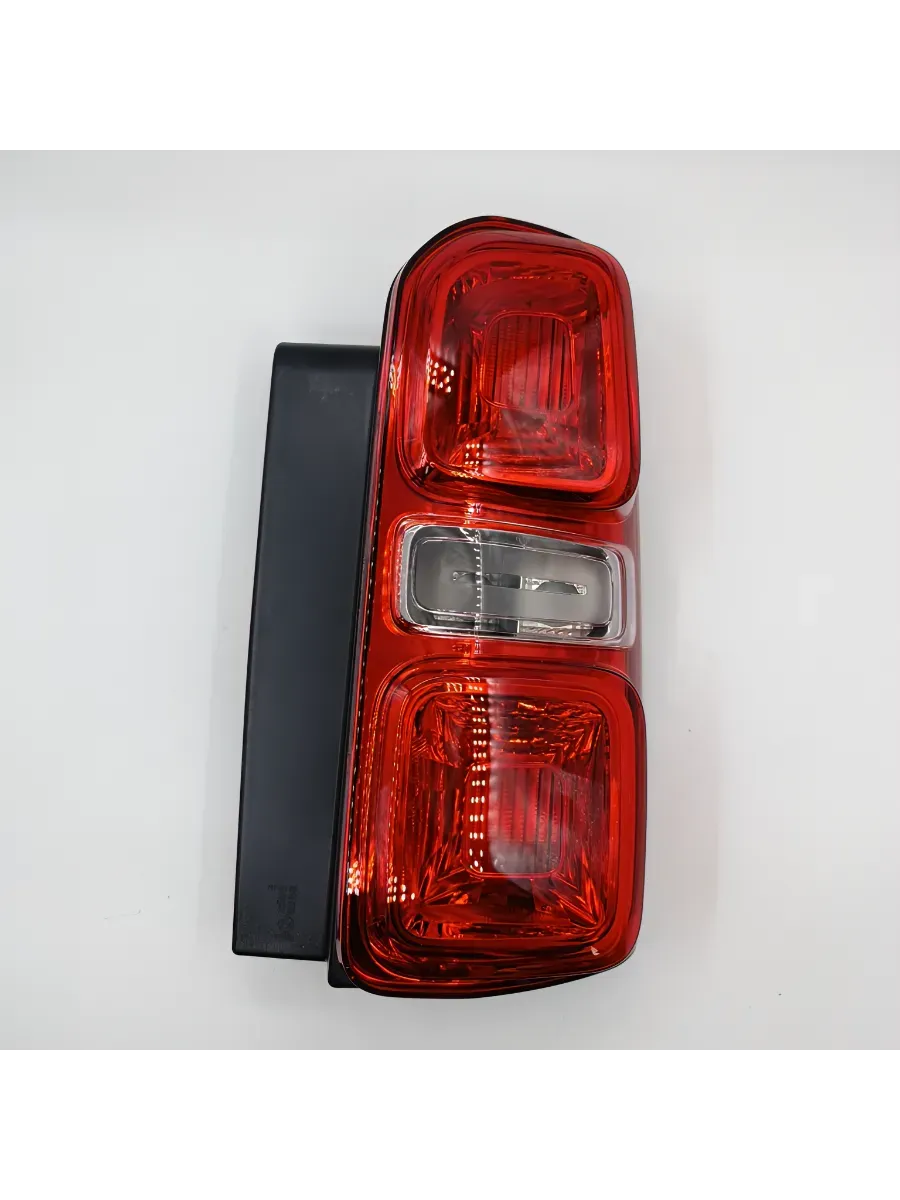 Фонарь задний правый Peugeot Traveller - 2